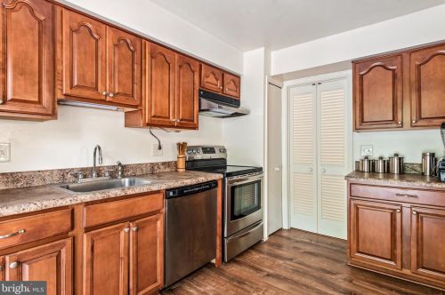 9620 Hillock Ct, Springfield VA  22015-3115 exterior