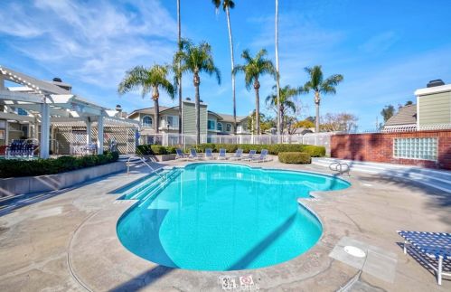 576 Dartmouth Way, Anaheim CA  92801-5366 exterior