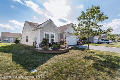 86 Aberdeen Ln, Lakehurst, NJ 08759-7307