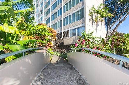 1550 Wilder Ave, Honolulu HI  96822-4678 exterior