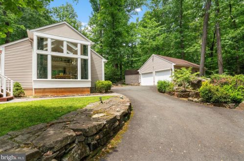 1063 Stuart Rd, Princeton NJ  08540-1219 exterior