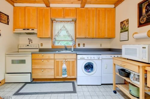 1 Ka Ton Nah Trl, Andover, NJ 07821-3115