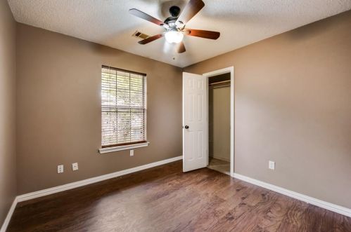 1131 Brookside Dr, Cedar Hill TX 75104-8800 exterior