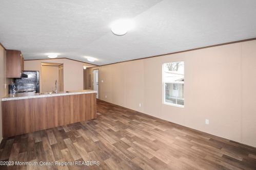 38 Bayshore Mobile Mnr, Hazlet, NJ 07730-4129