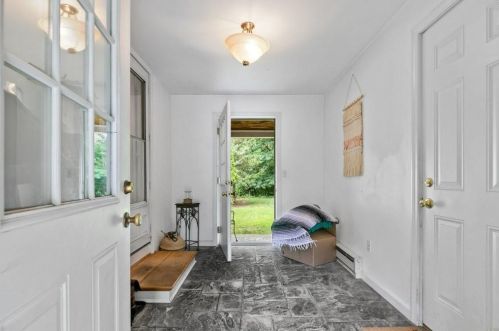 84 Tower Hill Rd, Tiverton, RI 02878-3843