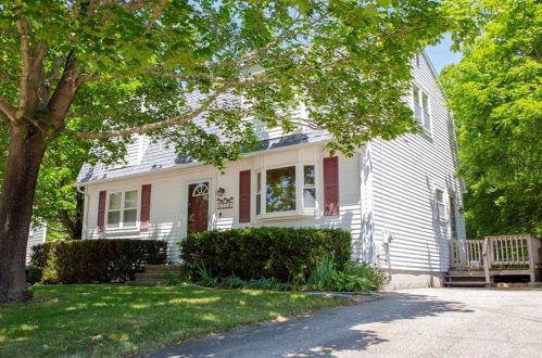 33 Saundra Dr, Westerly, RI 02891-7204