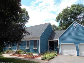 15 Mayflower Dr, East Hampton, CT 06447-1046