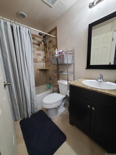 5273 Nepal Way, Aurora CO  80015-6441 exterior