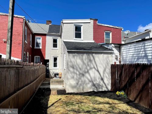 638 1st St, Lancaster, PA 17603-3622