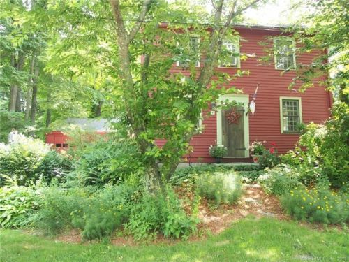 44 Fan Hill Rd, Upper Stepney, CT 06468-1825