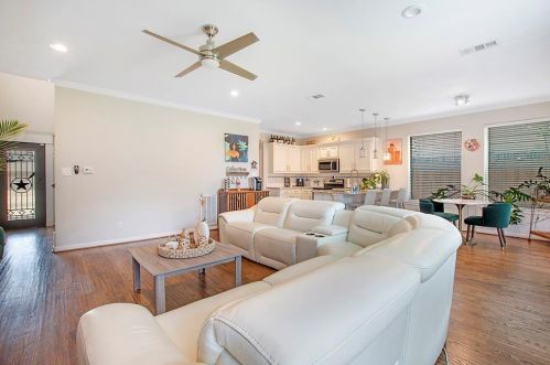 2104 Cologne Dr, Carrollton TX 75007-2336 exterior