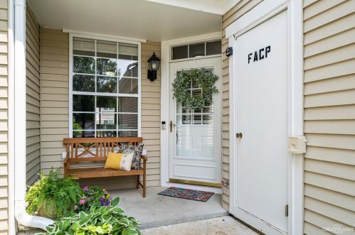 910 Sheridan Cir, Naperville, IL 60563-4212