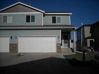 4290 Estate Dr, Fargo, ND 58104-3316