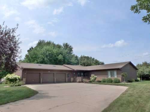 1830 Jamison Dr, Windom, MN 56101-1071