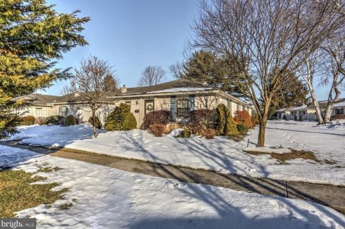 54 Valleybrook Dr, Lancaster PA  17601-4617 exterior