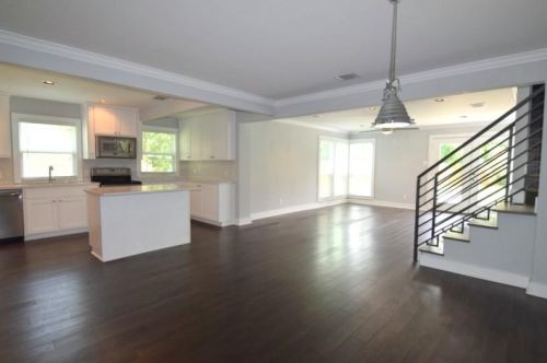 7513 Carriage Dr, Austin TX  78752-1401 exterior