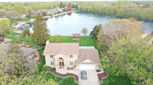 248 Eagle Ct, Hanover Park, IL 60108-1424