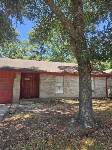 2 Ollerton Dr, Conroe TX  77303-1813 exterior