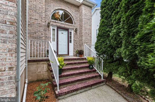 14 Vaccaro Rd, Trenton, NJ 08648-1323