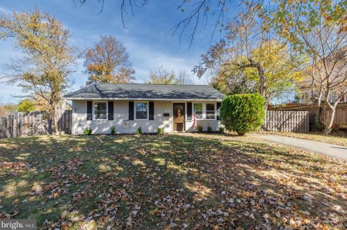 7652 Royston St, Annandale, VA 22003-5330