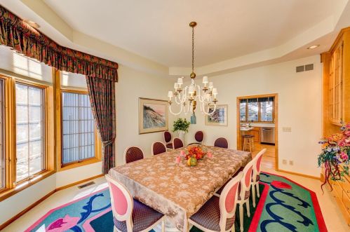 902 Highview Cir, Saint Paul MN  55118-3687 exterior