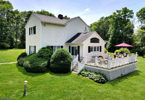 29 Longview Rd, Lebanon, NJ 08833-4502
