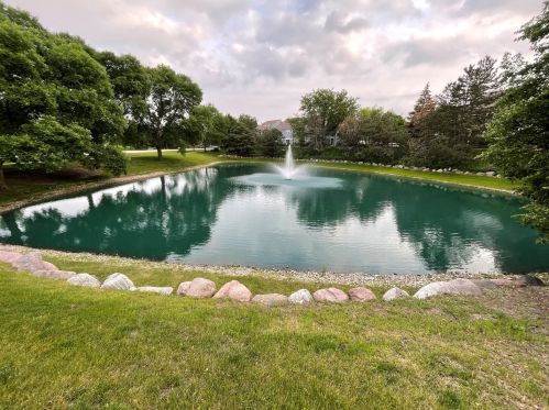 1976 Silver Lake Rd, Arlington Hts IL  60004-8206 exterior