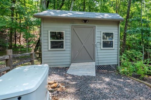 550 Fairway Dr, Big Canoe GA  30143-7946 exterior