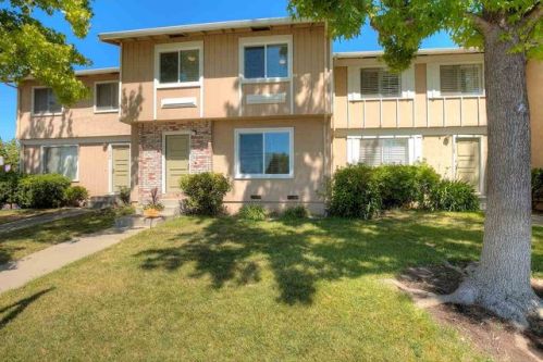 906 Dolores St, Livermore, CA 94550-4747