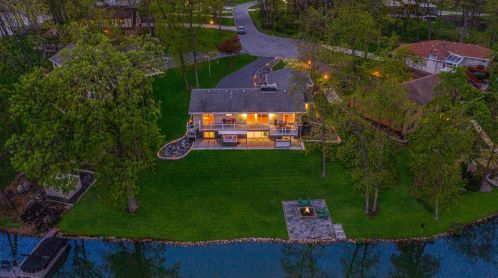 2426 Lakeshore Ct, Crown Point, IN 46307-8507