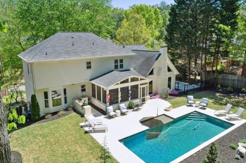 6930 Hunters Knl, Atlanta GA  30328-1763 exterior