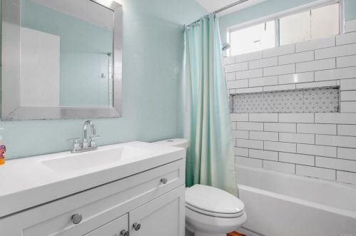 4621 Calle Del Palo, Oceanside CA  92057-5217 exterior