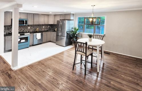 8406 Great Lake Ln, Springfield VA  22153-4004 exterior