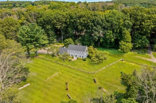 41 Farmersville Rd, Califon, NJ 07830-3301