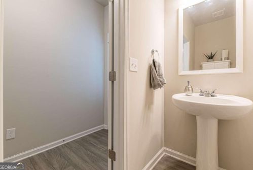3128 Meadowstone Ln, Atlanta GA  30331-2939 exterior