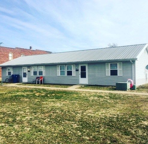 1811 12th St, Bond, IL 62439-2680