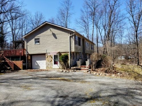 102 Meadow Rd, Fredon, NJ 07860-6790
