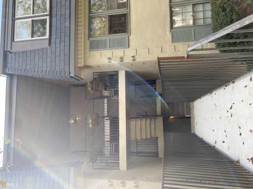 66 Montre Sq, Atlanta GA  30327-4043 exterior