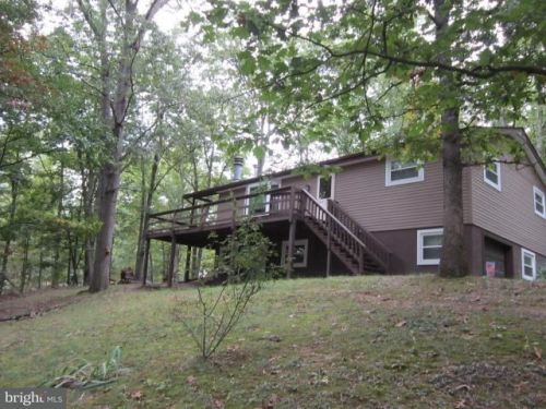 411 Huckleberry Dr, Gerrardstown, WV 25420-3002
