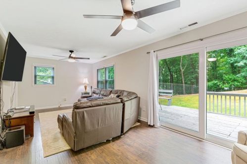6896 Lockridge Dr, Atlanta GA  30360-1515 exterior