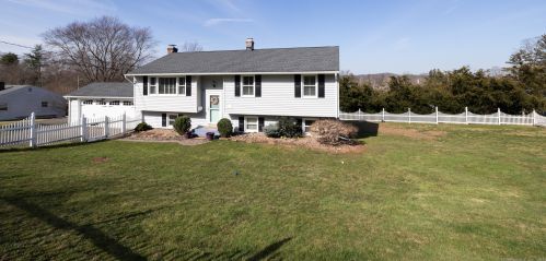 69 Bayberry Dr, Wallingford, CT 06492-4758