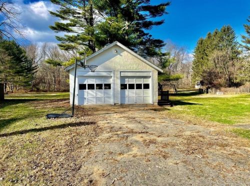 26 Grove St, Canaan, CT 06018-2051