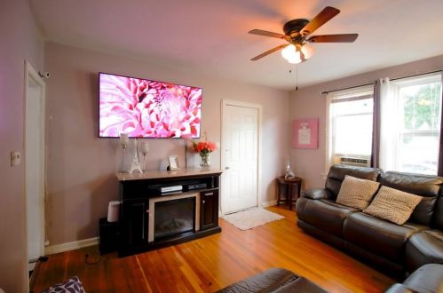91 Stanton St, Providence, RI 02909-5416