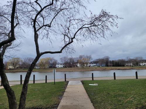 120 Klein Creek Ct, Carol Stream, IL 60188-9315