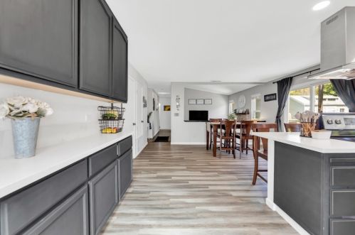8670 Sumerlin Ct, Elk Grove, CA 95624-1545
