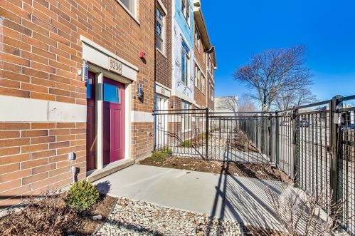 3243 Stewart Ave, Chicago, IL 60616-2462
