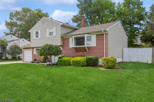 41 Erik Dr, Perth Amboy, NJ 08863-1508