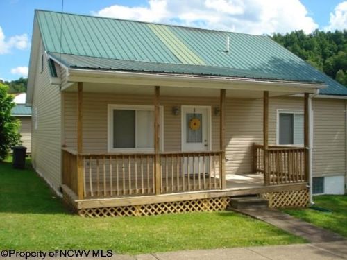 349 Mccue Ave, White Hall, WV 26554-1024