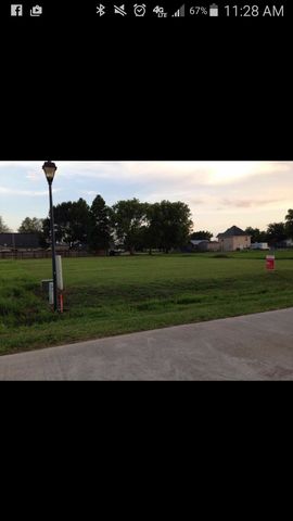 285 Leona Dr, Raceland, LA 70394-2063