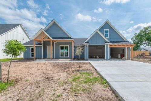 227 Mccormick St, Columbus, TX 78934